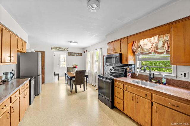 20 Audubon Gate, Miller Place, NY 11764