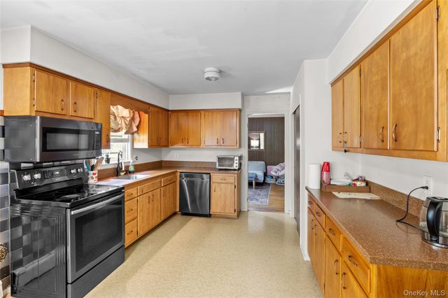 20 Audubon Gate, Miller Place, NY 11764