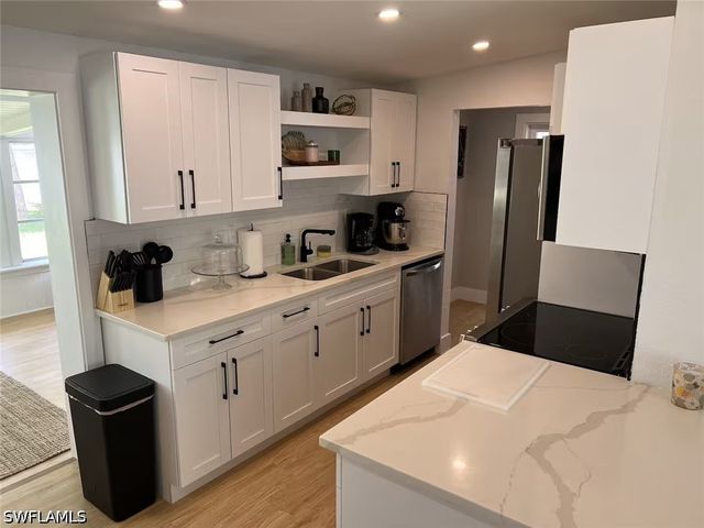 1220 Embassy Lane, Naples, FL 34104