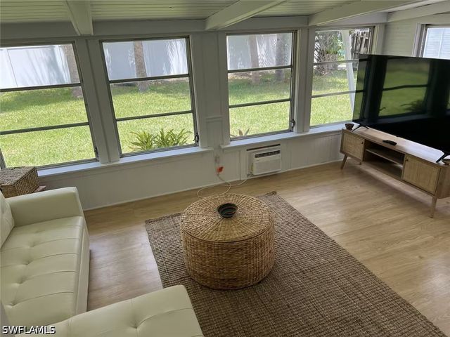 1220 Embassy Lane, Naples, FL 34104