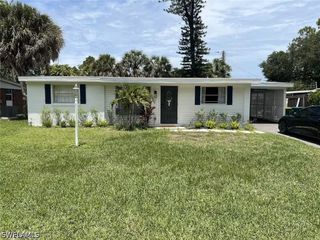 1220 Embassy Lane, Naples, FL 34104