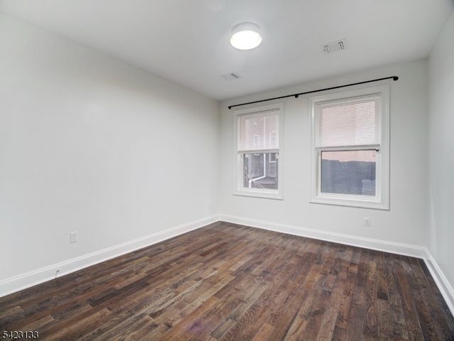 90 Clinton Ave 204, Newark City, NJ 07114