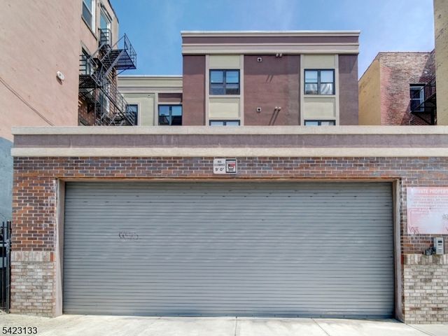 90 Clinton Ave 204, Newark City, NJ 07114
