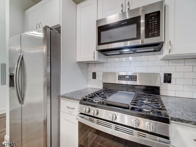 90 Clinton Ave 204, Newark City, NJ 07114