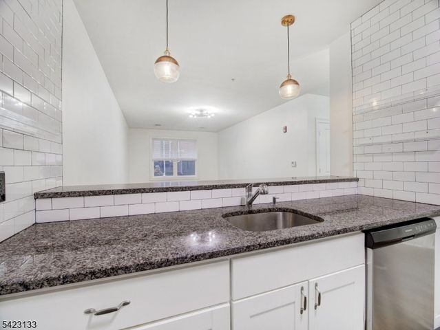 90 Clinton Ave 204, Newark City, NJ 07114