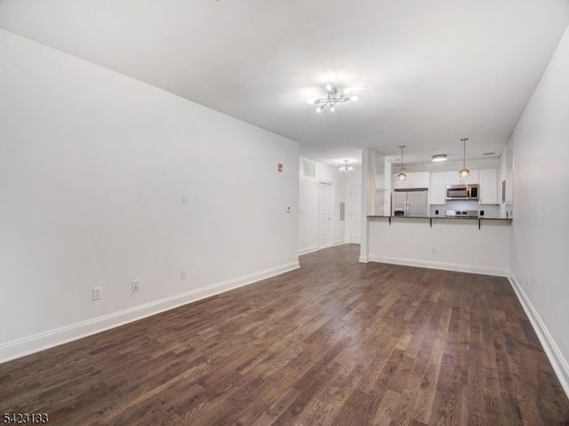 90 Clinton Ave 204, Newark City, NJ 07114