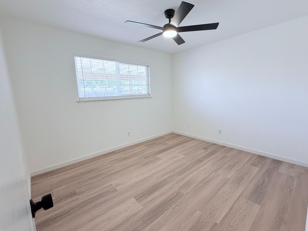 Image 12 of property listing at 1537 Gettysburg Avenue, Clovis, CA 93611
