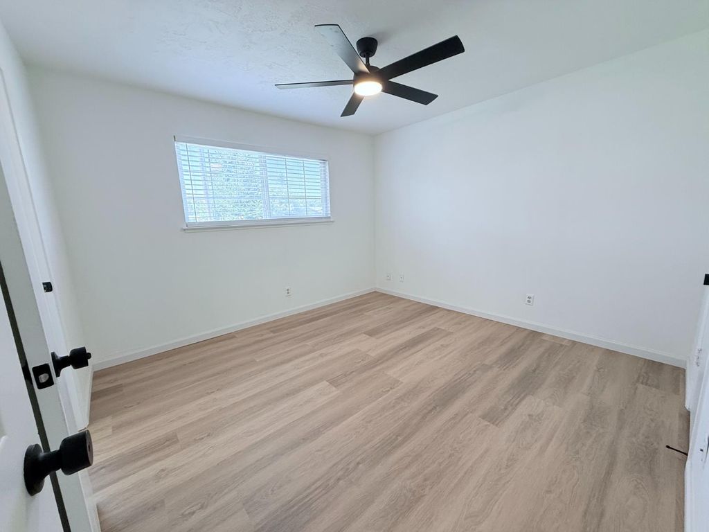 Image 14 of property listing at 1537 Gettysburg Avenue, Clovis, CA 93611