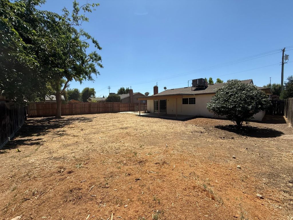 Image 20 of property listing at 1537 Gettysburg Avenue, Clovis, CA 93611