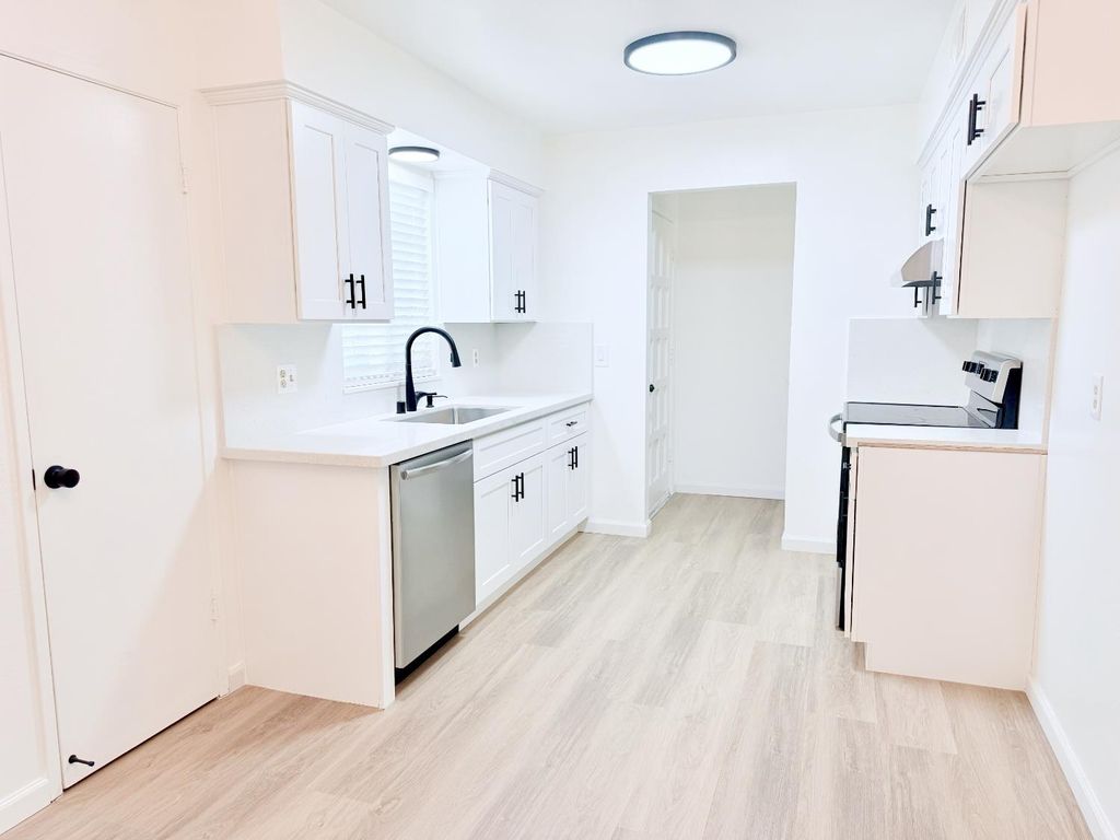 Image 4 of property listing at 1537 Gettysburg Avenue, Clovis, CA 93611