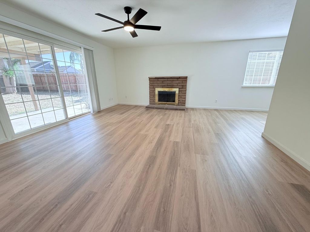 Image 8 of property listing at 1537 Gettysburg Avenue, Clovis, CA 93611