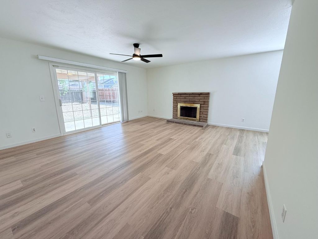 Image 9 of property listing at 1537 Gettysburg Avenue, Clovis, CA 93611