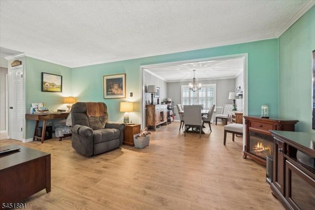 19 Mohawk Ave, Hopatcong Boro, NJ 07843