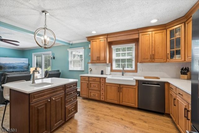 19 Mohawk Ave, Hopatcong Boro, NJ 07843