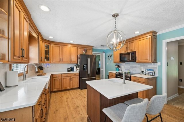 19 Mohawk Ave, Hopatcong Boro, NJ 07843