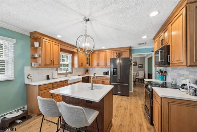 19 Mohawk Ave, Hopatcong Boro, NJ 07843