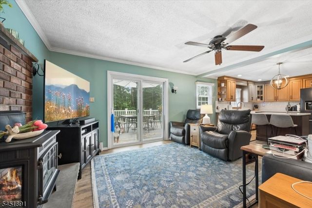 19 Mohawk Ave, Hopatcong Boro, NJ 07843