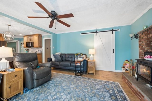 19 Mohawk Ave, Hopatcong Boro, NJ 07843