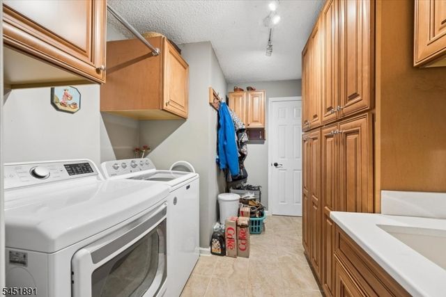 19 Mohawk Ave, Hopatcong Boro, NJ 07843