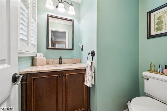 19 Mohawk Ave, Hopatcong Boro, NJ 07843