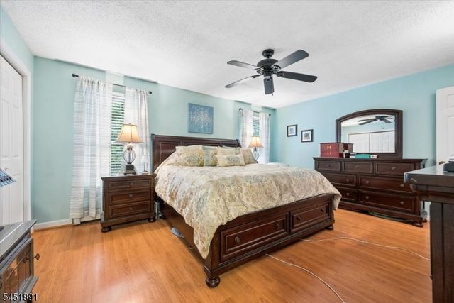 19 Mohawk Ave, Hopatcong Boro, NJ 07843