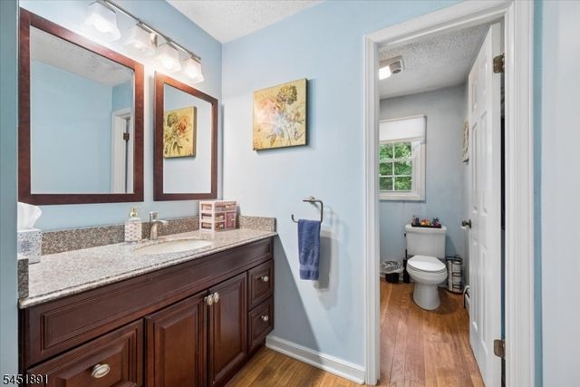 19 Mohawk Ave, Hopatcong Boro, NJ 07843