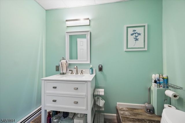 19 Mohawk Ave, Hopatcong Boro, NJ 07843