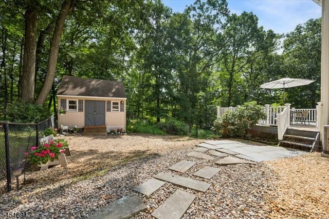 19 Mohawk Ave, Hopatcong Boro, NJ 07843