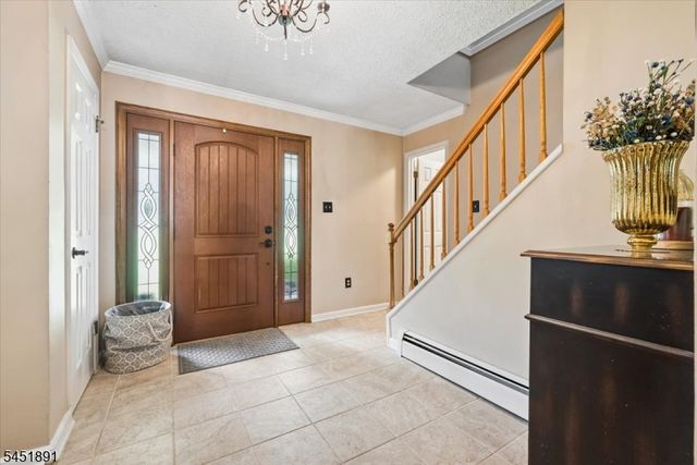 19 Mohawk Ave, Hopatcong Boro, NJ 07843