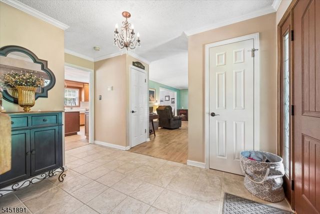 19 Mohawk Ave, Hopatcong Boro, NJ 07843
