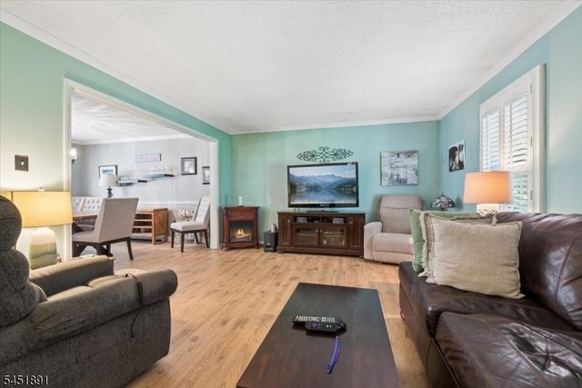 19 Mohawk Ave, Hopatcong Boro, NJ 07843