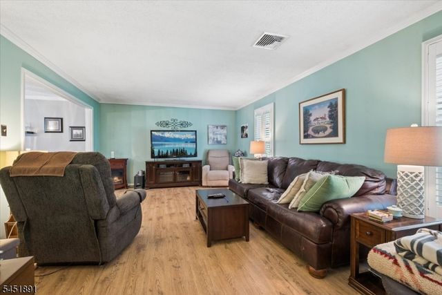 19 Mohawk Ave, Hopatcong Boro, NJ 07843