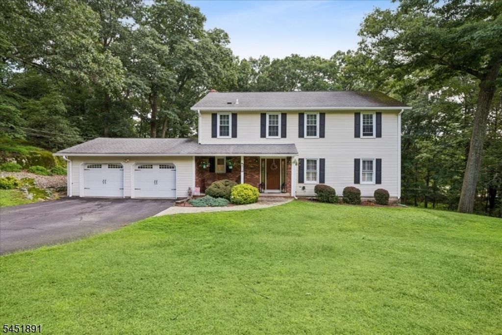19 Mohawk Ave, Hopatcong Boro, NJ 07843