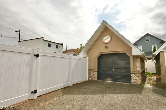 105 Main St, Linden City, NJ 07036
