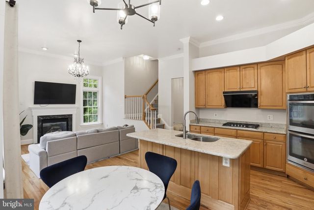 2323 SAWTOOTH OAK CT, Vienna, VA 22182