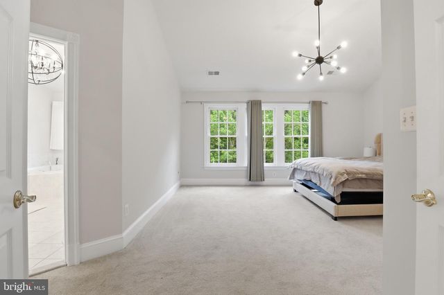 2323 SAWTOOTH OAK CT, Vienna, VA 22182