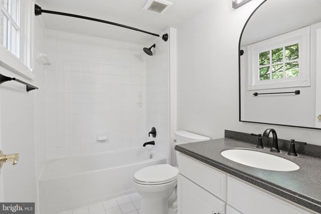 2323 SAWTOOTH OAK CT, Vienna, VA 22182
