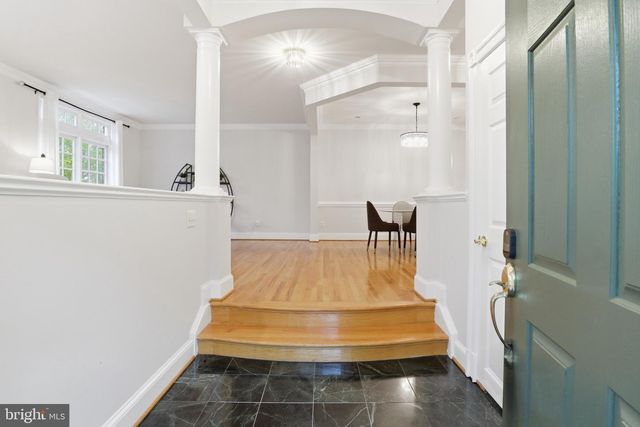 2323 SAWTOOTH OAK CT, Vienna, VA 22182