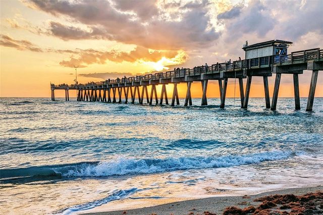 206 VISTA DEL LAGO WAY, Venice, FL 34292