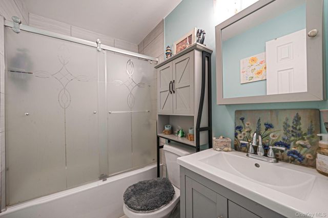 9 Hickory Lane, East Moriches, NY 11940