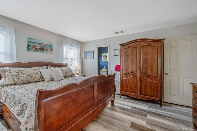 9 Hickory Lane, East Moriches, NY 11940