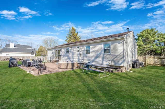 9 Hickory Lane, East Moriches, NY 11940