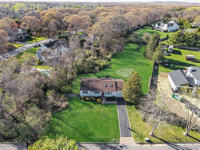 9 Hickory Lane, East Moriches, NY 11940