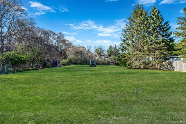 9 Hickory Lane, East Moriches, NY 11940