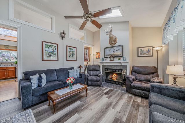 9 Hickory Lane, East Moriches, NY 11940