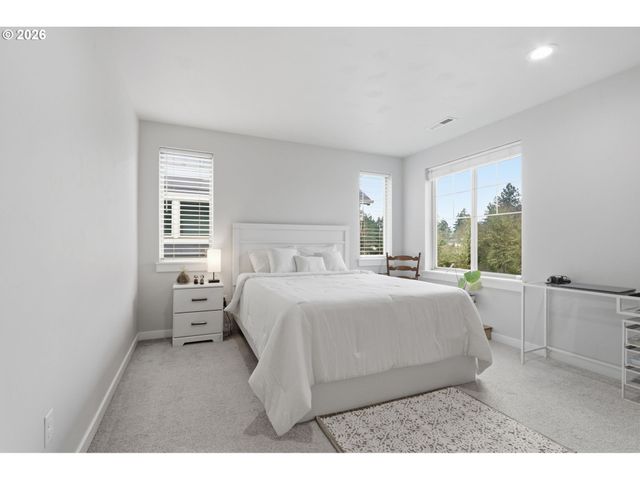 8165 Se VERMONT St, Hillsboro, OR 97123