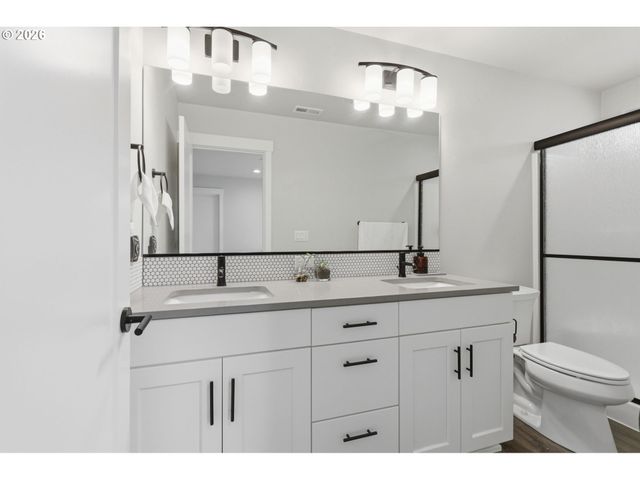 8165 Se VERMONT St, Hillsboro, OR 97123