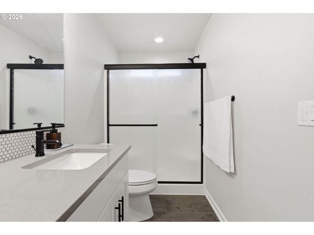 8165 Se VERMONT St, Hillsboro, OR 97123