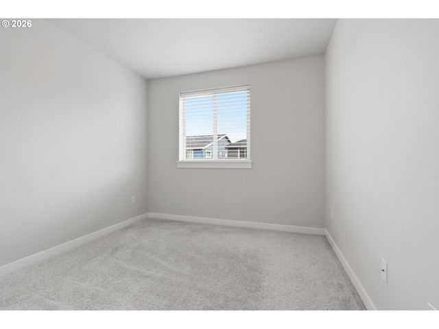 8165 Se VERMONT St, Hillsboro, OR 97123