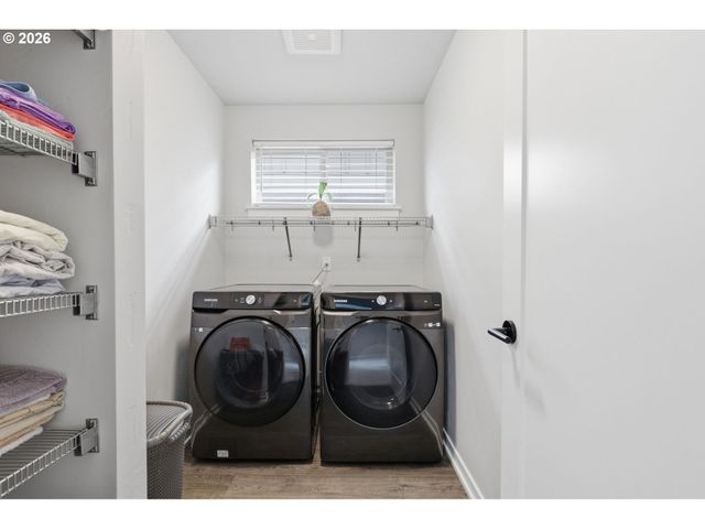 8165 Se VERMONT St, Hillsboro, OR 97123